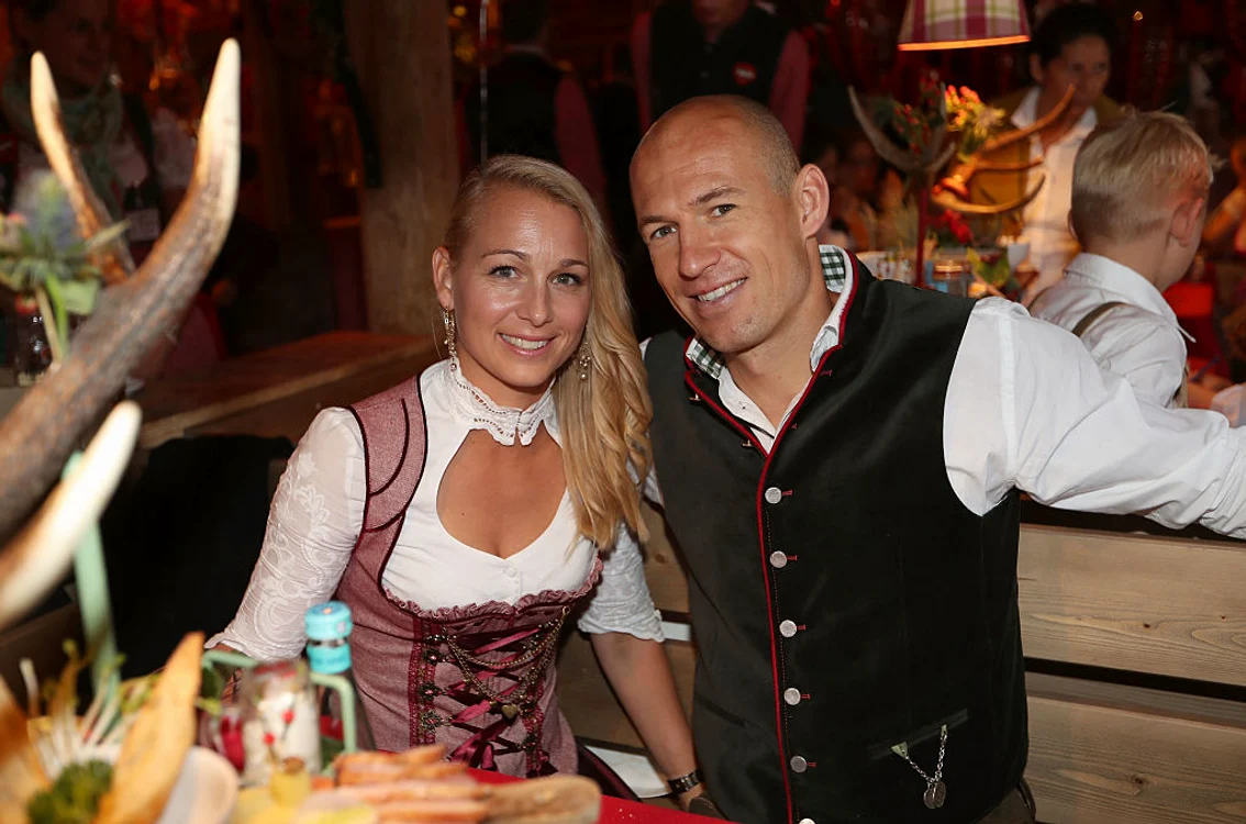 Arjen Robben şi Bernadien Eillert, din nou la Oktoberfest. Cuplul olandez sunt deja oaspeţi fideli la această petrecere