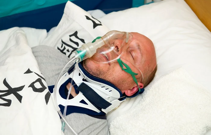 Alan Knight a mimat coma foto: Mirror