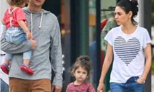 Ashton şi Mila Kunis s au  căsătorit în 2015 şi au doi copii jpeg