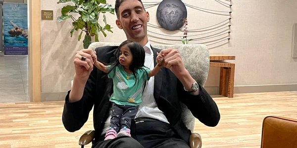 Sultan Kosen   Jyoti Amge Foto Profimedia jpeg