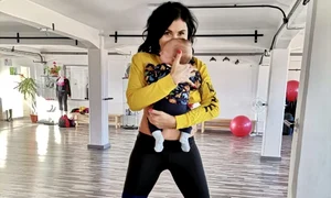 kinga sebestyen cu nepotul in brate la sala 1 jpeg