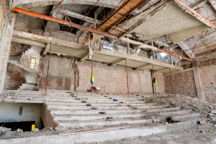 Lucrări la Cinema Studio din Timişoara FOTO Fidografia