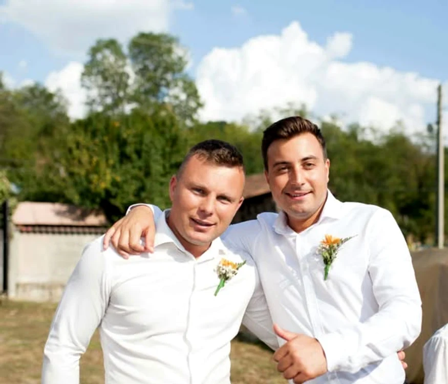 Valentin Sanfira și fratele său, Alin Petre Sanfira. Foto: Facebook