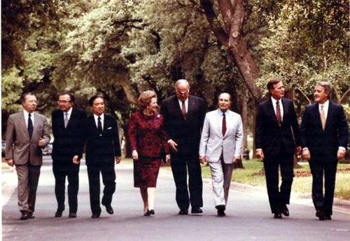 Cancelarul Helmut Kohl şi aliaţii săi occidentali