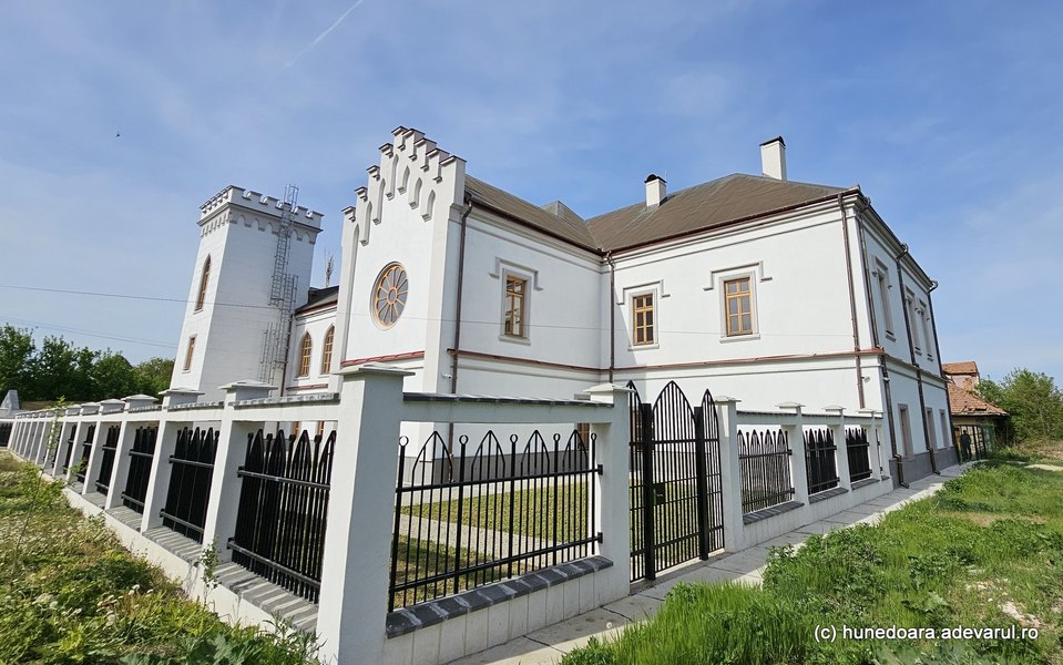Cum arată castelul legendar din Țara Hațegului, reabilitat în cinci ani, și când va putea fi vizitat VIDEO