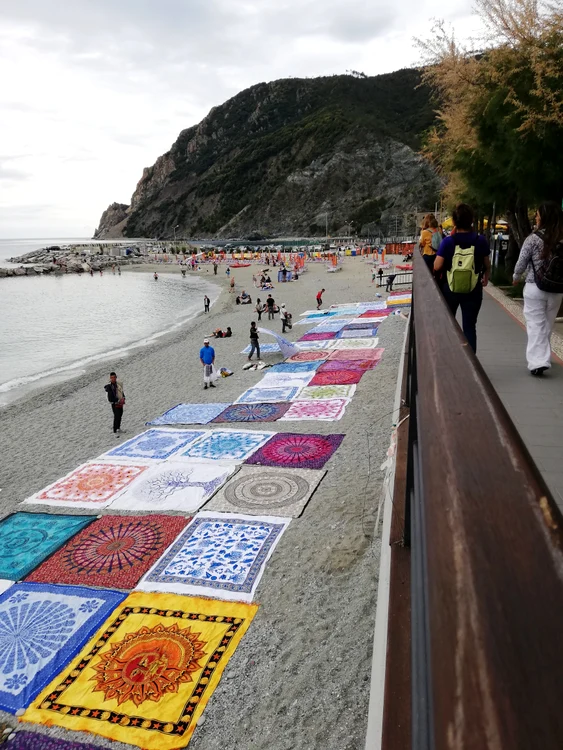 Plaja superbă din Monterosso