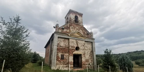 Biserica ortodoxă de la Nadăş a renăscut FOTO Ş.Both