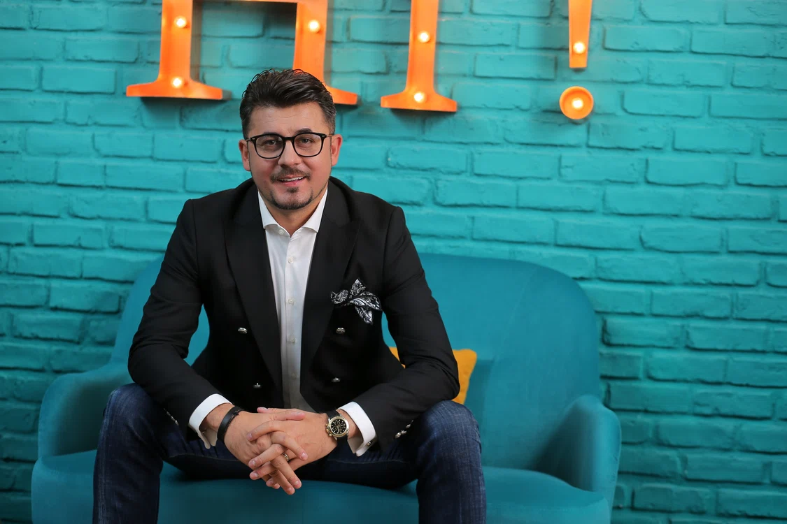 Cristian Onețiu are 41 de ani și este creatorul Life Carefoto: PRO TV