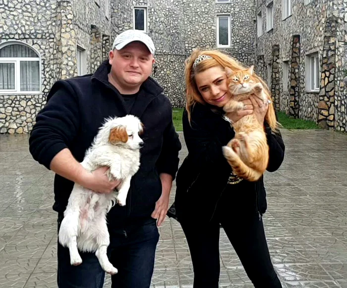 Instructorul Mihai Nae o ajută pe Mariana să-şi dreseze "odraslele"