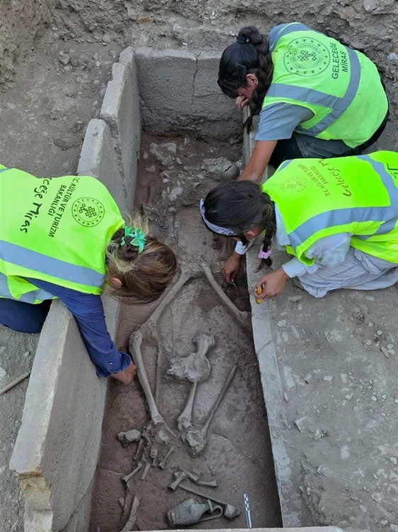 Mormântul descoperit în apropiere de Aspendos (© Kültür ve Turizm Bakanlığı)