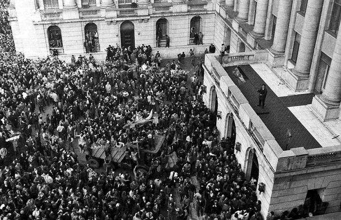 22 decembrie 1989. Balconul Comitetului Central a fost eliberat de comunism