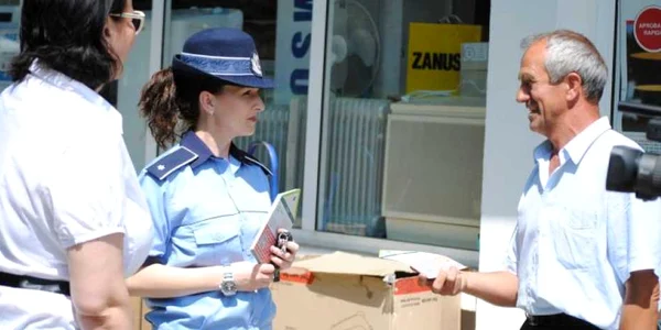 politistii in campanie 