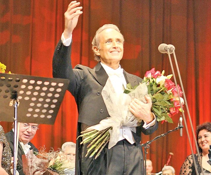Jose Carreras este pentru a cincea oară în România. De fiecare dată a ridicat publicul în picioare