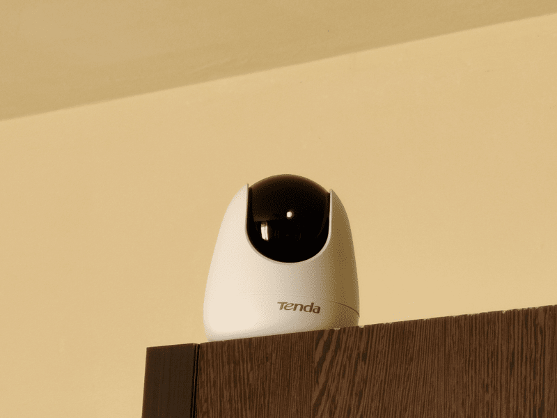 Tenda CP7,  cameră de securitate pan/tilt cu senzor de 4 MP [TECH REVIEW]
