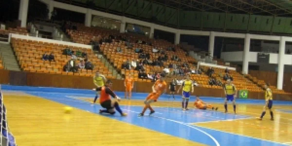 Fotbaliştii mureşeni s-au dezlănţuit în repriza a doua