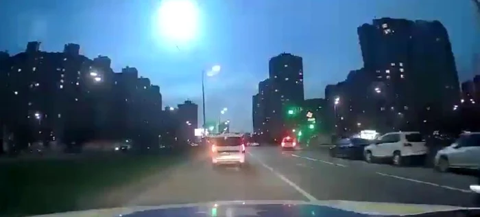 Lumina ar fi putut proveni de la un meteorit care a intrat în atmosferă. Foto Captură video Twitter