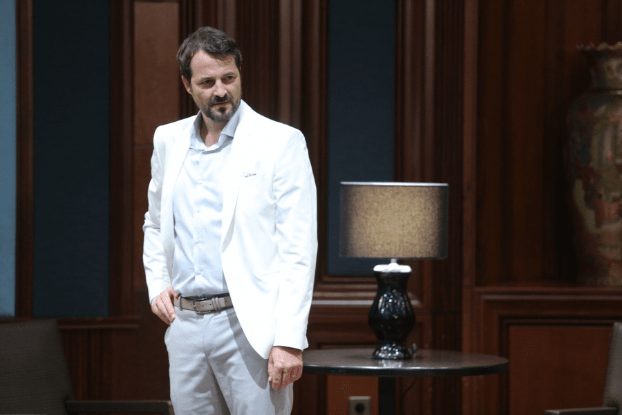 Actorul Andrei Aradits a divorțat după 17 ani de căsnicie: „E în India, face yoga de 6 luni”