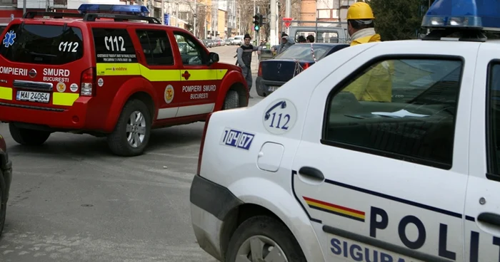 
    Mai multe echipaje de salvatori s-au deplasat la faţa locului  