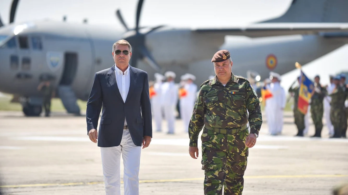 
    Președintele Klaus Iohannis i-a felicitat pe militarii Forțelor Navale  