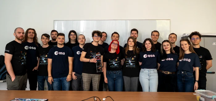 Tinerii de la ROSPIN dezvoltă primul satelit open source educațional al României