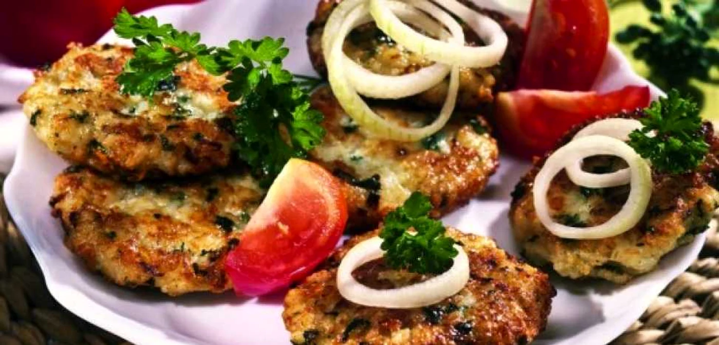 Cine nu vrea chiftele din carne ori din legume, poate face din orez! Sunt foarte gustoase!