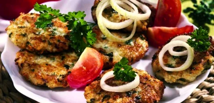 Cine nu vrea chiftele din carne ori din legume, poate face din orez! Sunt foarte gustoase!