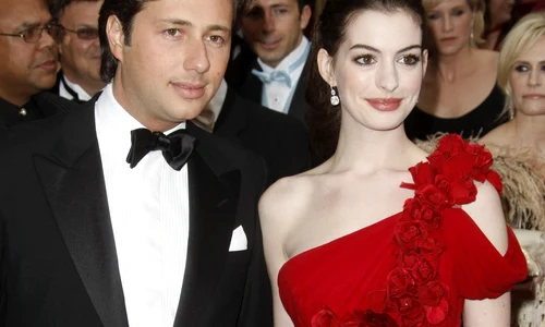 1 anne hathaway si raffaello follieri 2 jpg jpeg