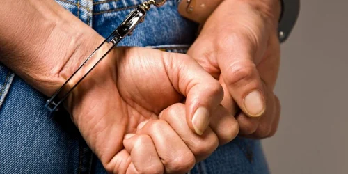 Suspectul riscă ani buni de pușcărie pentru crimă dublă