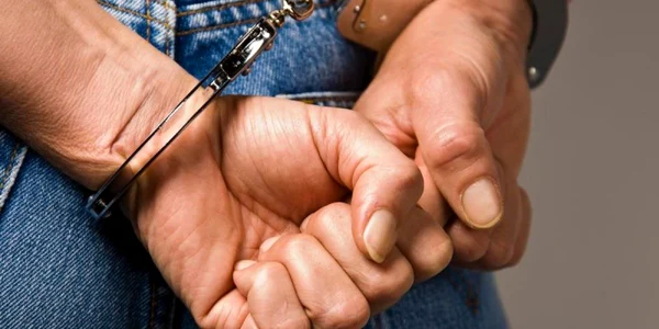 Suspectul riscă ani buni de pușcărie pentru crimă dublă