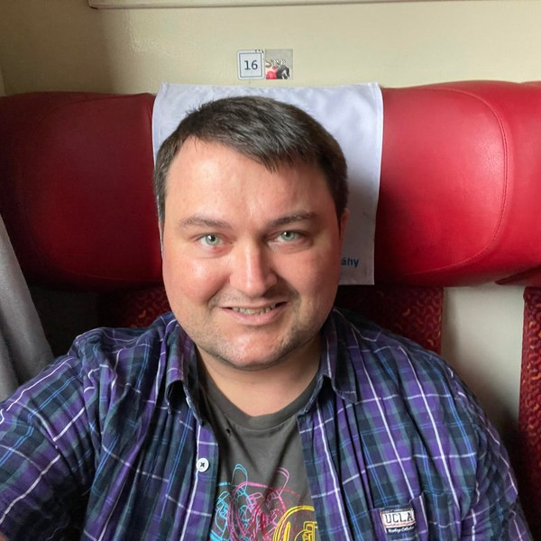 Experiența unui britanic cu trenul în România: „Am făcut o sută de kilometri în trei ore. Totuși, mi-a plăcut călătoria ”
