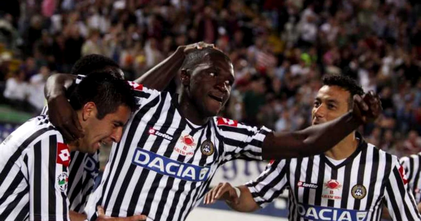 Cristian Zapata, felicitat de coelgi după un gol marcat pentru Udinese