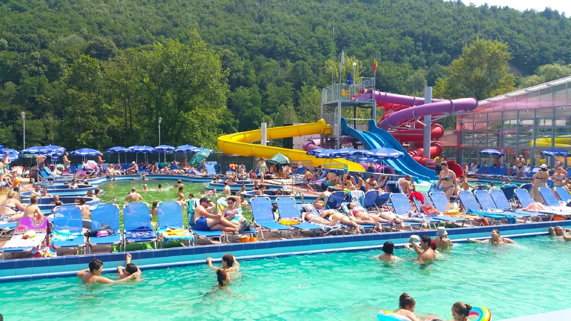 Aqua Park Cozia al Complexului Călimănești Căciulata din Vâlcea Foto Călimănești Căciulata jpg