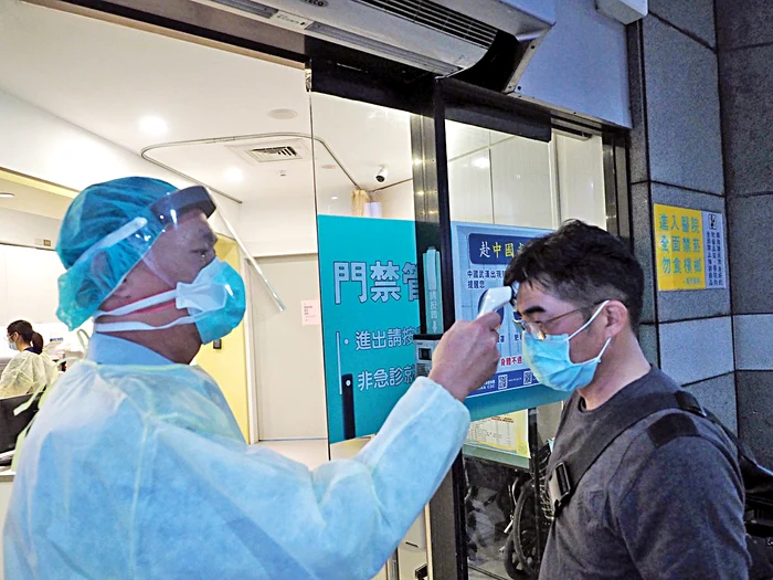 Virusul se răspândeşte în ciuda măsurilor severe de protecţie