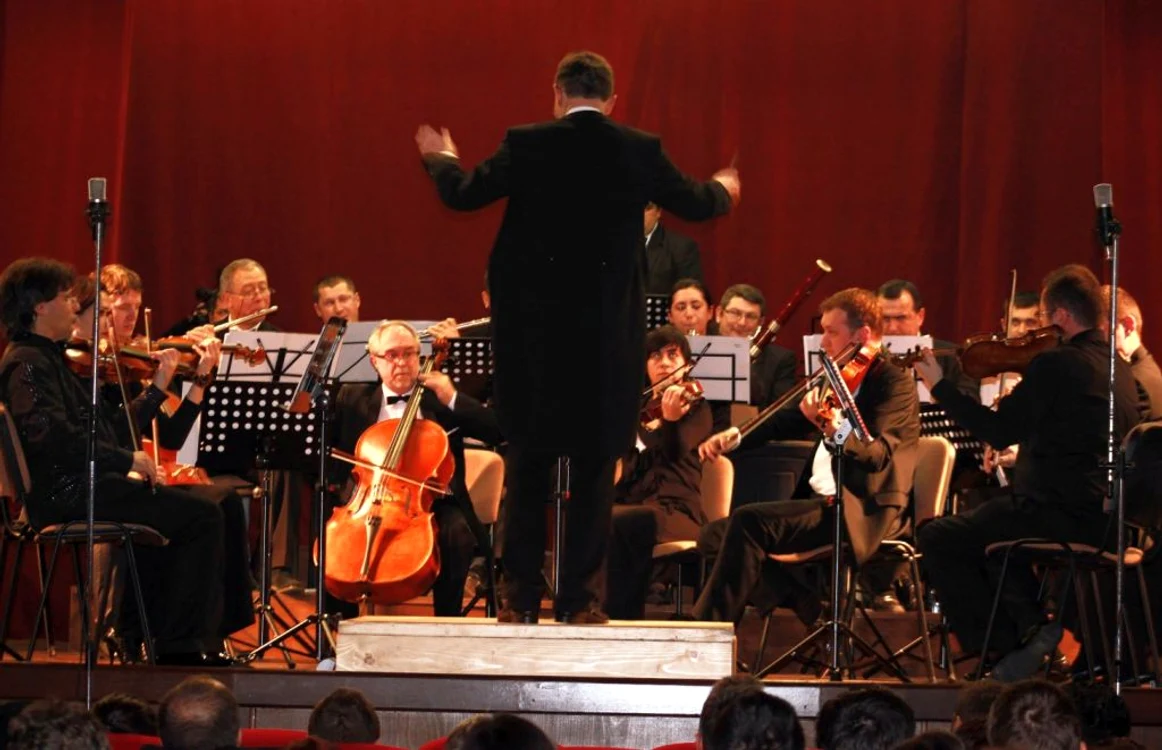 Concertul va fi dirijat de maestrul Mircea Holiartoc. Foto: C.C.