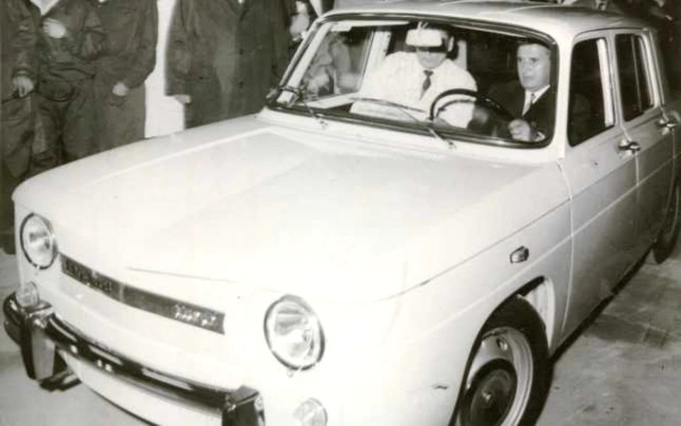 Povestea construirii primului autoturism românesc, Dacia. Nicolae Ceaușescu: „Perfectă pentru idioţi!“ VIDEO 