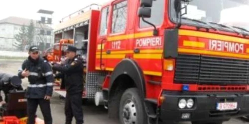 Pompierii au intervenit cu o autospecială şi o ambulanţă SMURD