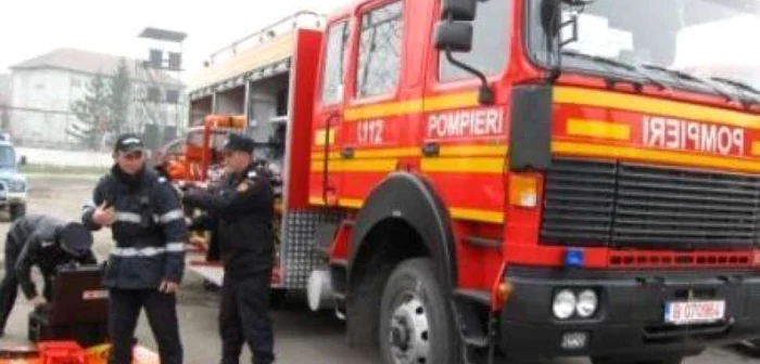 Pompierii au intervenit cu o autospecială şi o ambulanţă SMURD