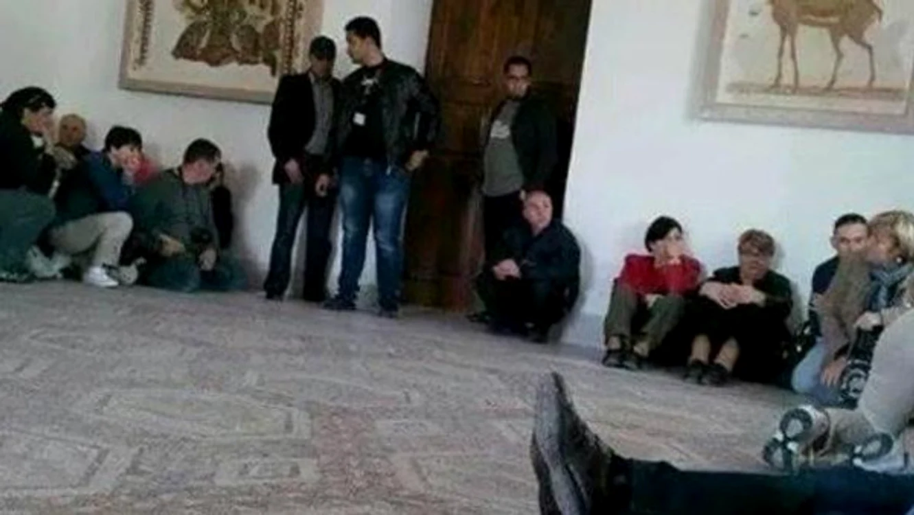 atacatorii au luat ostatici mai mulţi turişti