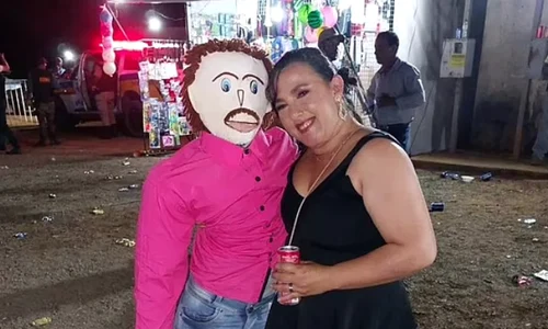 Meirivone Rocha Moraes casatorita cu o papusa FOTO X @keira con 1 png