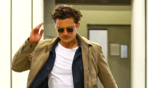 Semi Exclusive    Orlando Bloom Arriving On A Flight In Miami jpeg