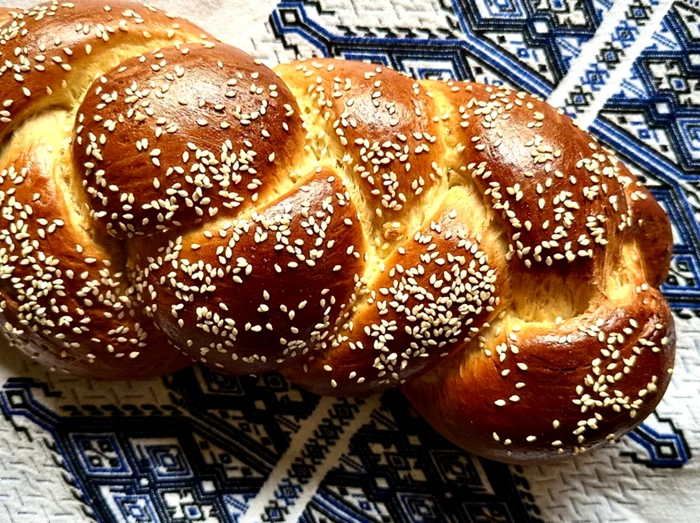 Tsoureki, pâinea dulce a grecilor de Paște. Foto: mysweetgreek.com