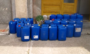 Alcoolul a fost confiscat de poliţişti/Foto: IJPF jpeg