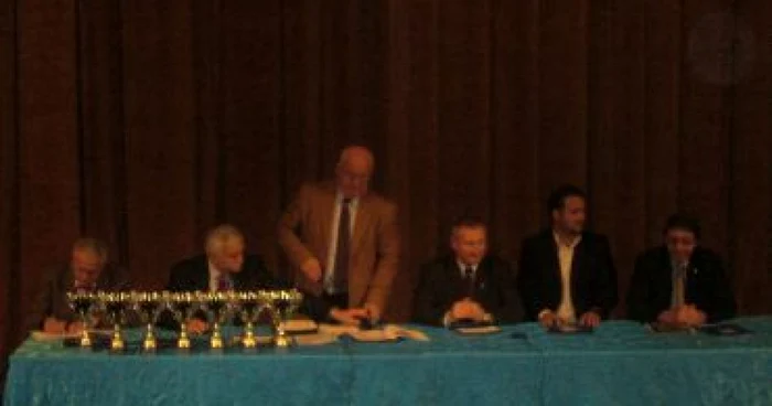 Botoşani: Arbitrii de volei din ţară s-au reunit la Teatrul Mihai Eminescu (GALERIE FOTO)
