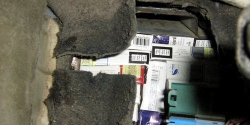Poliţiştii de frontieră au dibuit ingenioasa ascunzătoare