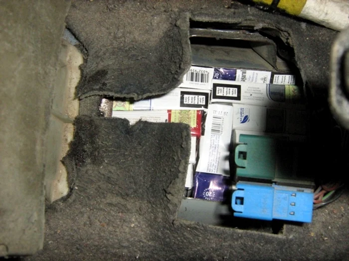 Poliţiştii de frontieră au dibuit ingenioasa ascunzătoare