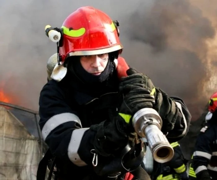 
    Pompierii au intervenit rapid și au stins incendiul fără a se înregistra victime  