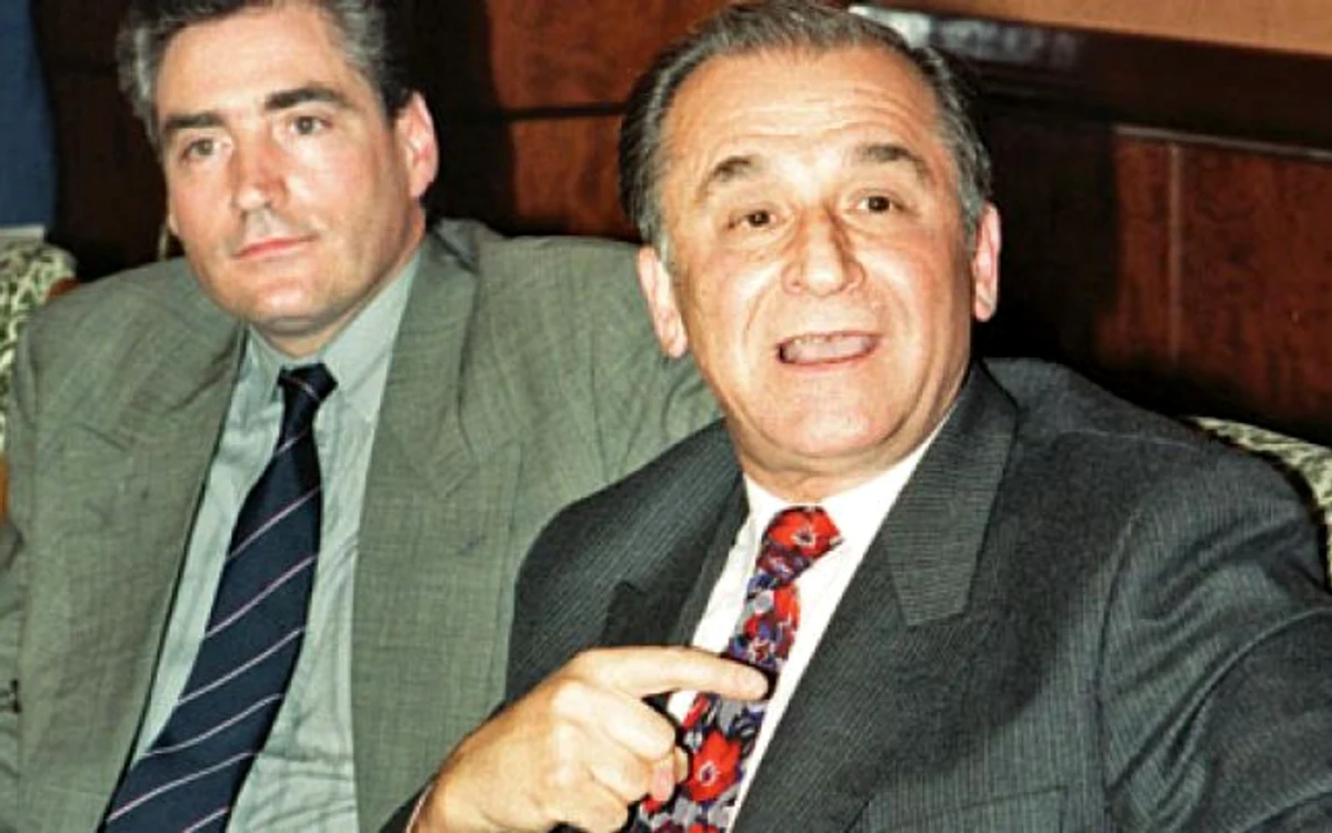 Petre Roman şi Ion Iliescu, umăr la umăr în zorii „democraţiei“  