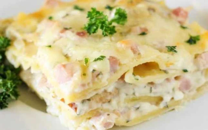 Prepară astazi o reţetă mai specială de lasagna, cea cu brânză şi şuncă.