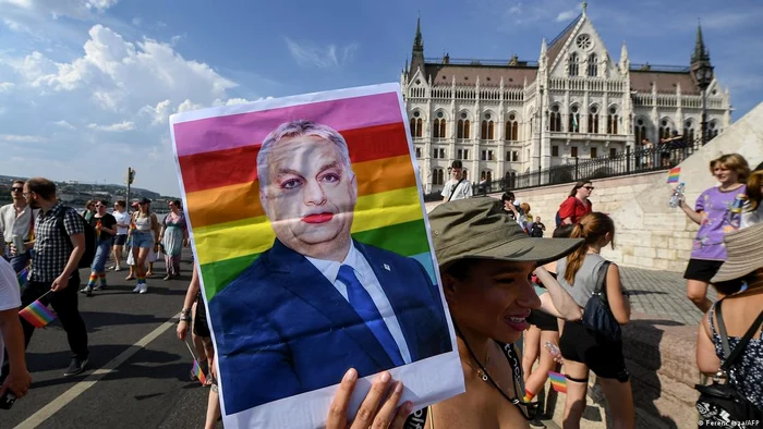 Activiști LGBTQ demonstrează la Pride Parade la Budapesta împotriva premierului Viktor Orban