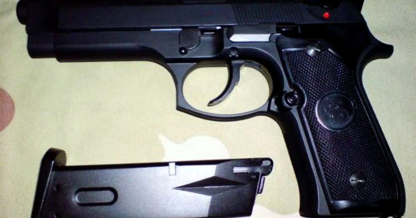 Pistol cu bile de cauciuc, folosit în atercaţie FOTO Adevărul